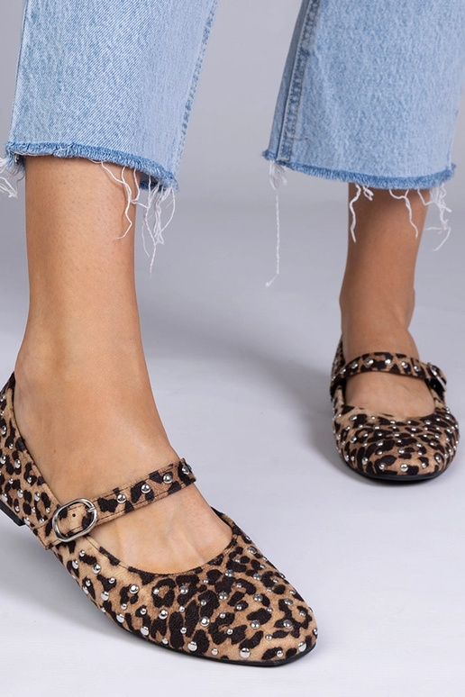 Panteras raksta balerīnas ar kniedēm...