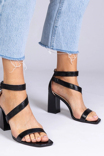 Melni sandales no mākslīgās...