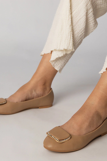 Brūnas sieviešu balerīnas...