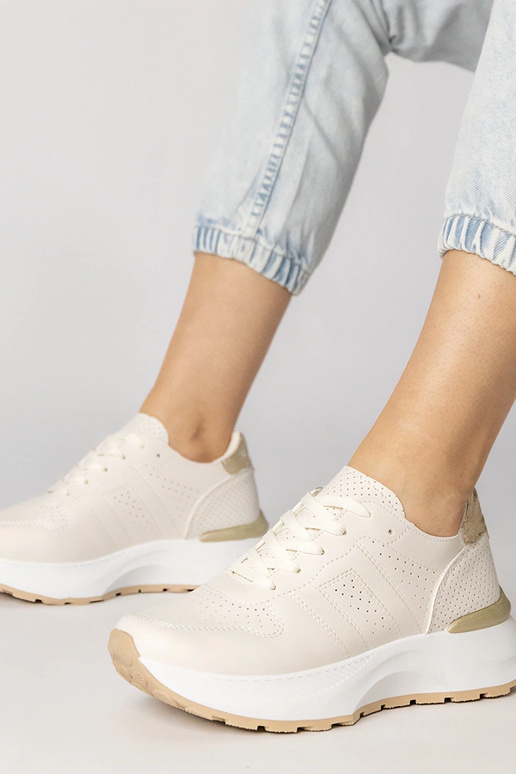 Smilšu krāsas sporta apavi ar zelta...