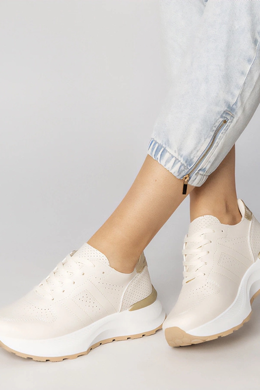 Smilšu krāsas sporta apavi ar zelta...