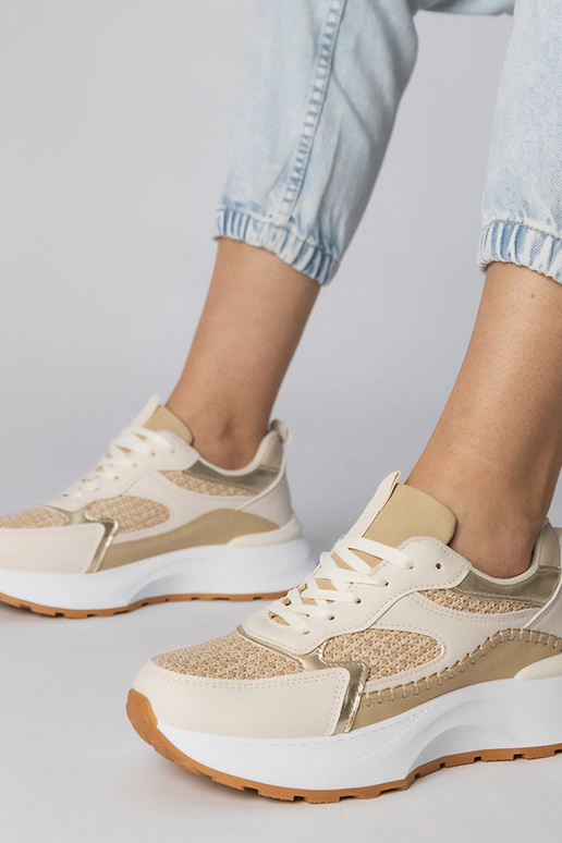 Smilšu krāsas sporta apavi ar pinuma...