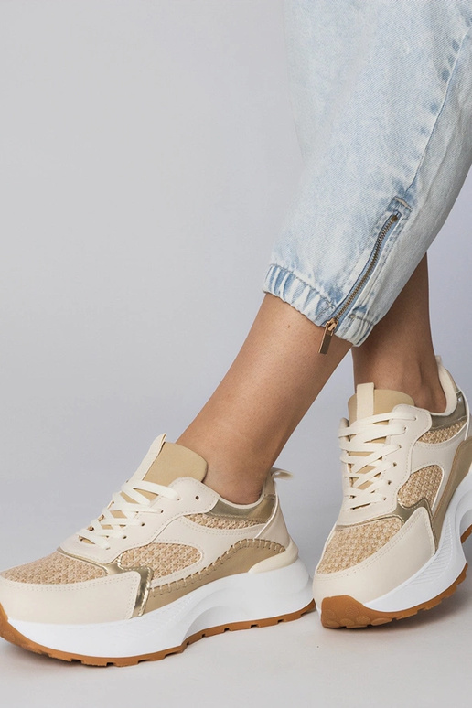 Smilšu krāsas sporta apavi ar pinuma...