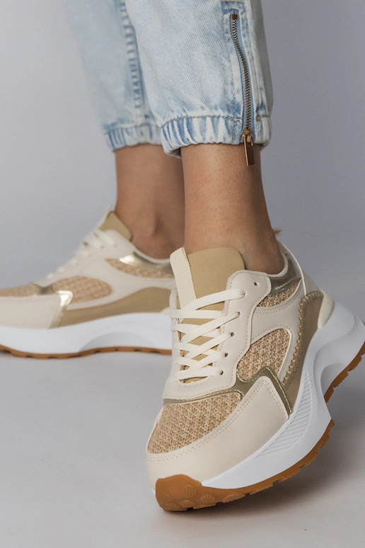 Smilšu krāsas sporta apavi ar pinuma...