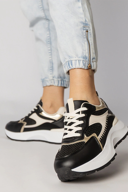 Melnas sporta apavi ar pinuma raksta...