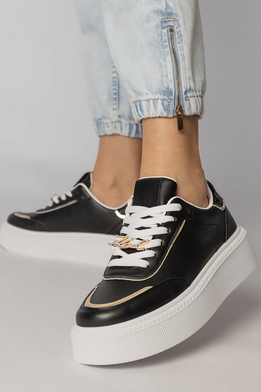 Melnas sporta apavi ar spīdumiem un...