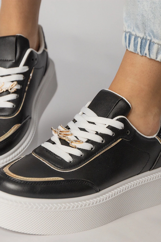 Melnas sporta apavi ar spīdumiem un...