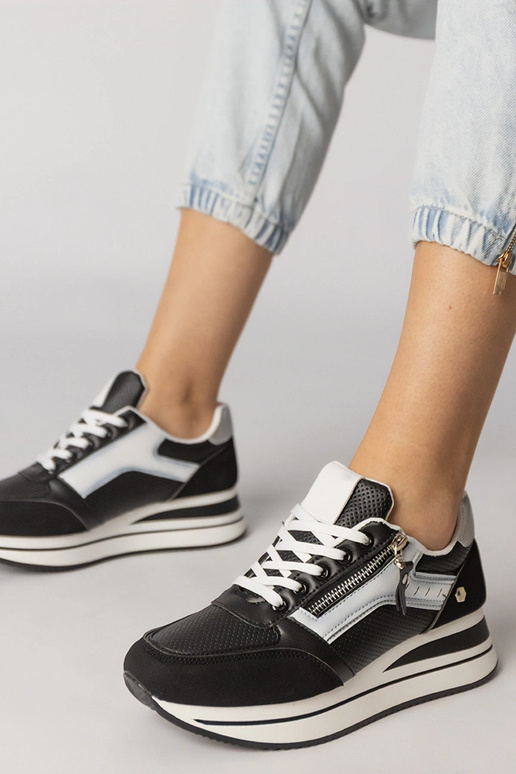 Melnas sporta apavi ar rāvējslēdzēju,...