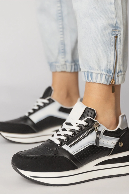 Melnas sporta apavi ar rāvējslēdzēju,...