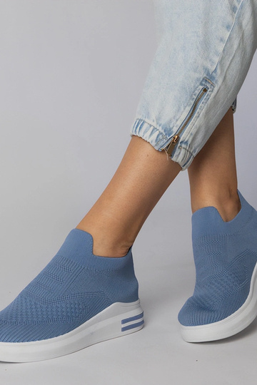 Zili sporta iešļūcenes,... 2