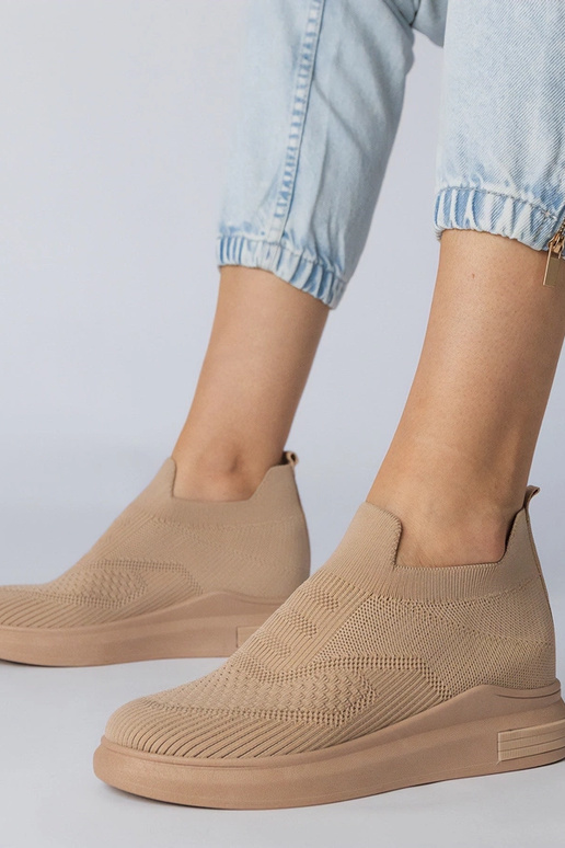 Brūni sporta iešļūcenes, „Merinsa"