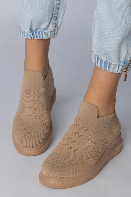 Brūni sporta iešļūcenes, „Merinsa"