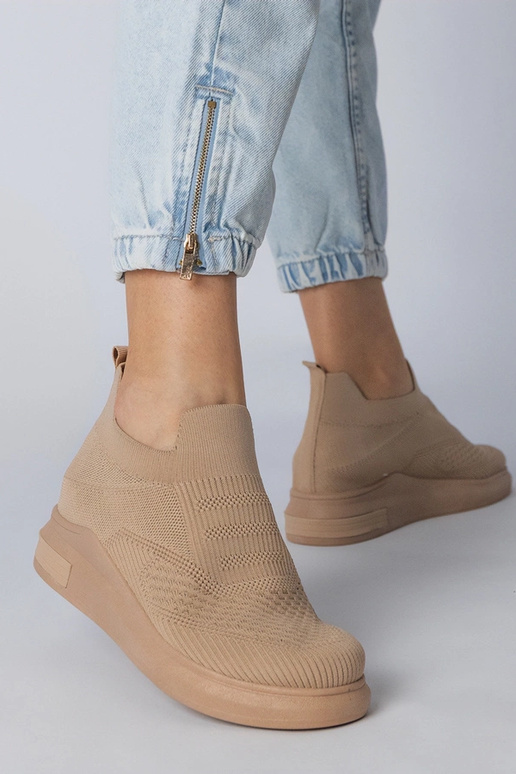 Brūni sporta iešļūcenes, „Merinsa"