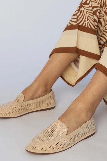 Karameles krāsas caurumiņi...