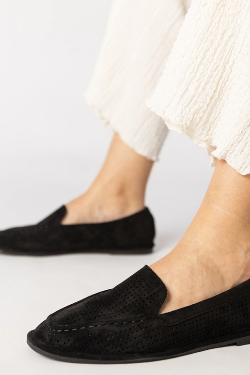 Melnas caurumiņi mokasīni no...