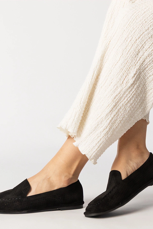 Melnas caurumiņi mokasīni no...