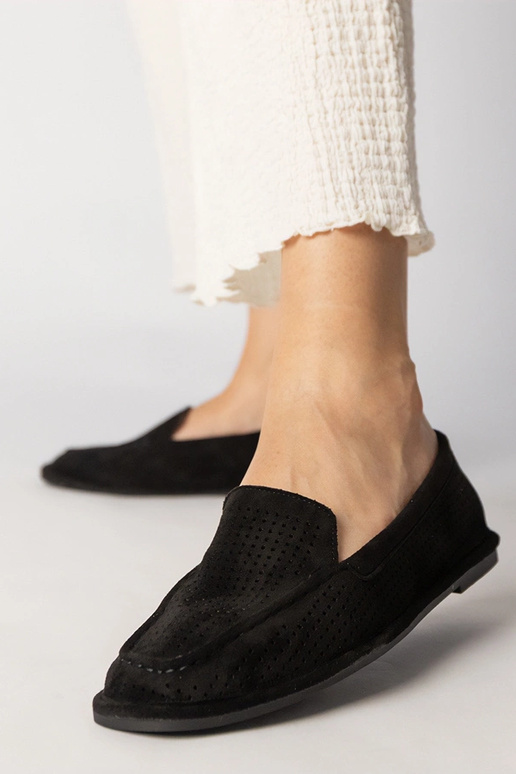 Melnas caurumiņi mokasīni no...