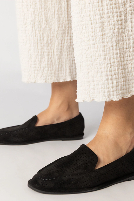 Melnas caurumiņi mokasīni no...