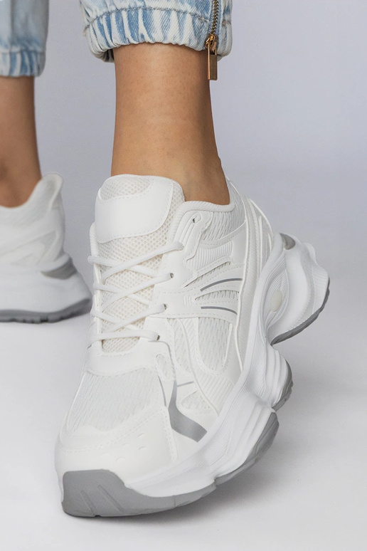 Baldzi sporta apavi uz masīvās zoles,...