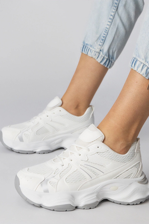 Baldzi sporta apavi uz masīvās zoles,...