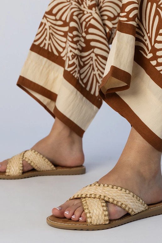 Smilšu krāsas sieviešu austas čības,...