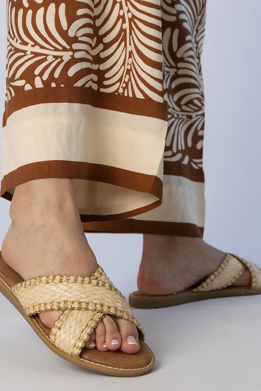 Smilšu krāsas sieviešu austas čības,...