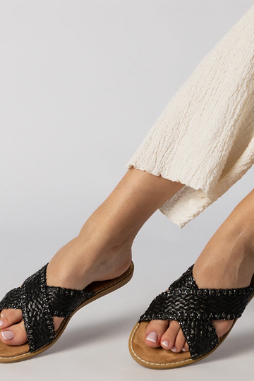 Melnas sieviešu austas...