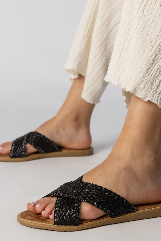 Melnas sieviešu austas čības, „Ellinara"