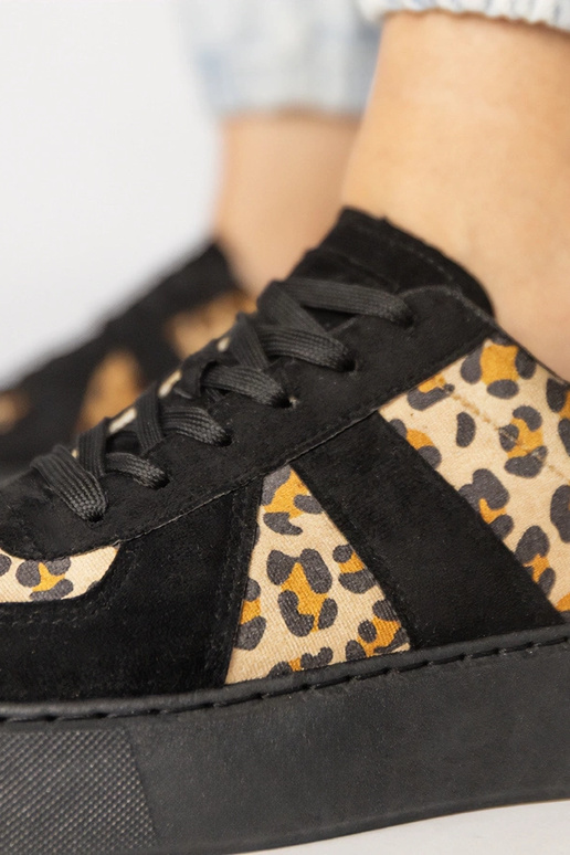 Melni-panteru raksta sieviešu sporta...