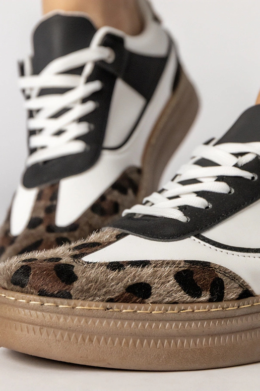 Melni-baltie sporta apavi ar panteru...