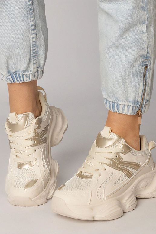 Smilšu krāsas sieviešu sporta apavi...