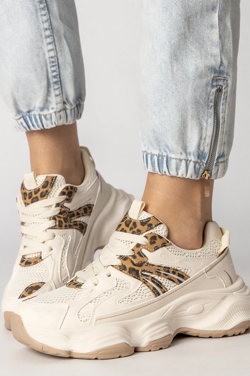 Smilšu krāsas sieviešu sporta apavi...