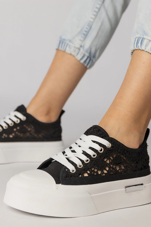 Melni caurumi sporta apavi sievietēm,...