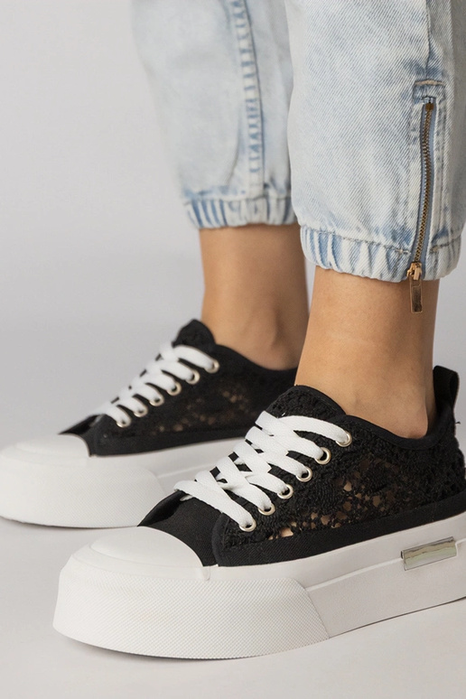 Melni caurumi sporta apavi sievietēm,...