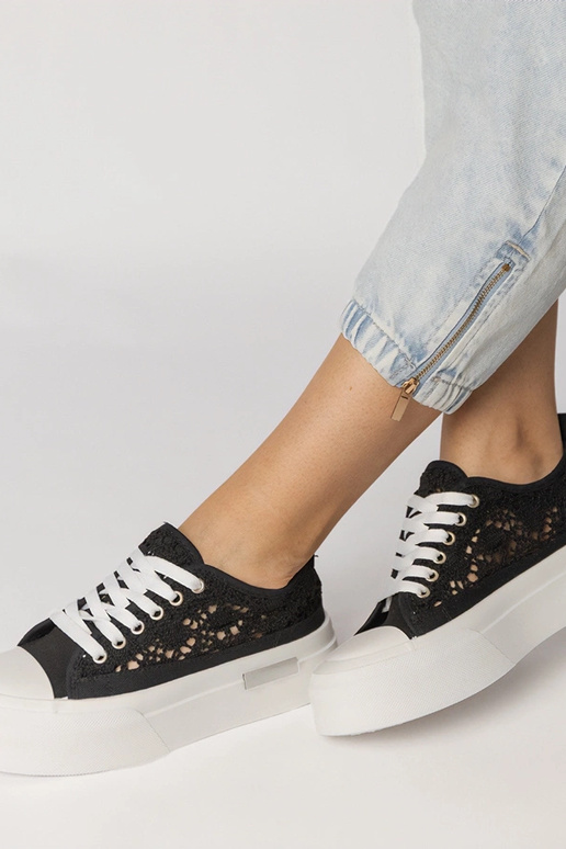 Melni caurumi sporta apavi sievietēm,...