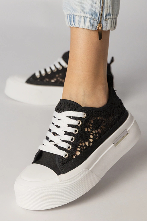 Melni caurumi sporta apavi sievietēm,...