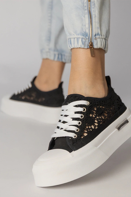 Melni caurumi sporta apavi sievietēm,...