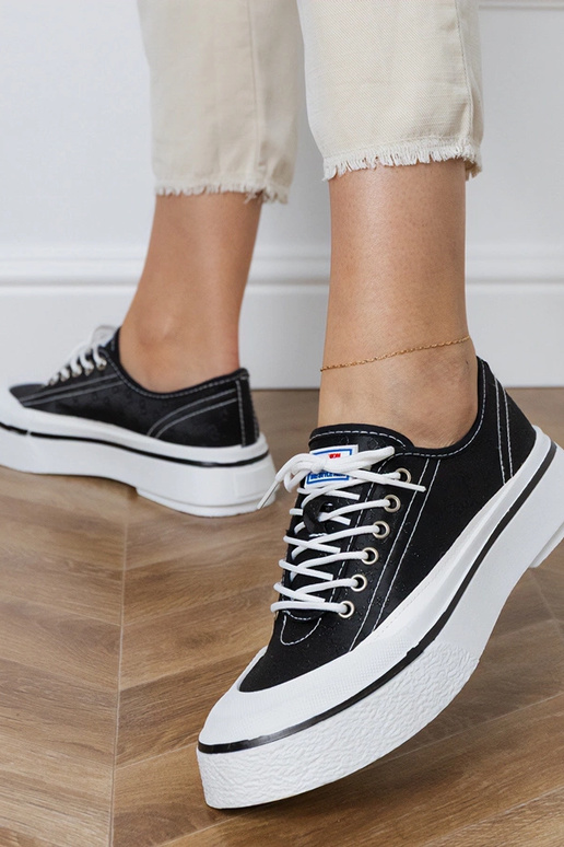 Melni sieviešu apavi uz platformas,...