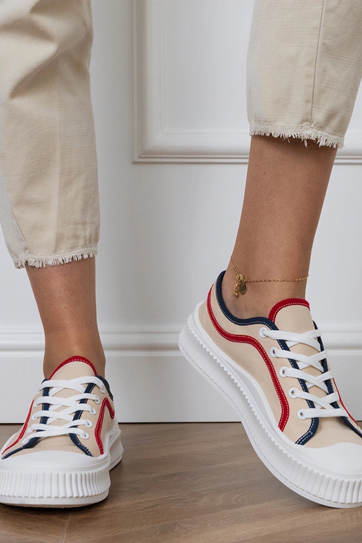 Smilšu krāsas sieviešu apavi uz...