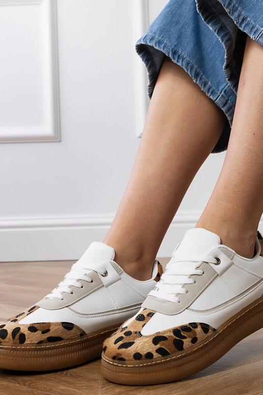 Baltie sporta apavi ar pantera...