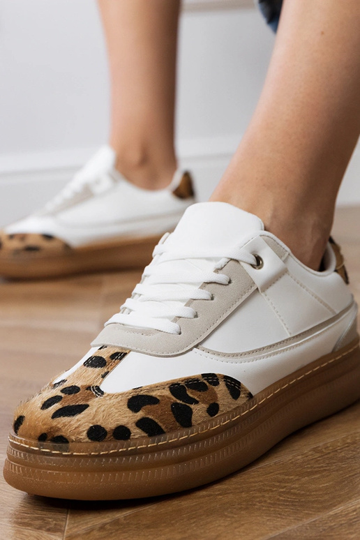 Baltie sporta apavi ar pantera...