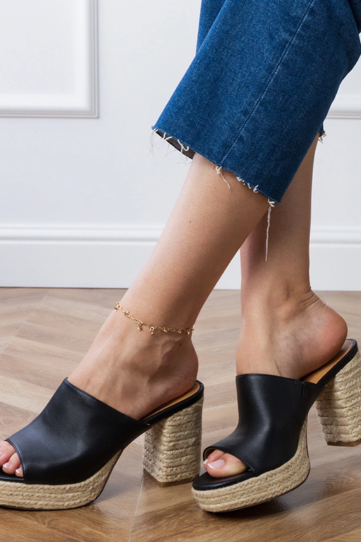 Melni espadrilles uz papēža Grande