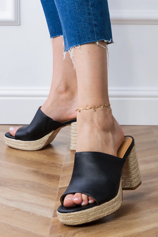 Melni espadrilles uz papēža Grande