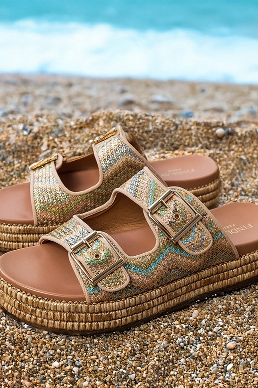 Zelta čības ar sprādzēm uz siksniņām,...