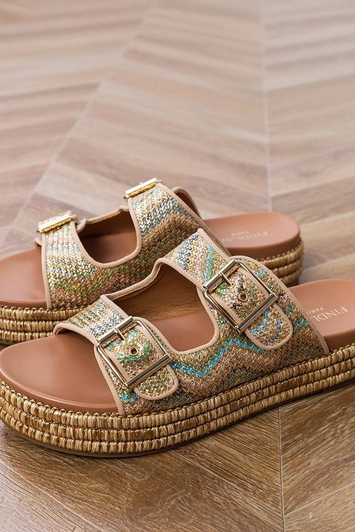 Zelta čības ar sprādzēm uz siksniņām,...