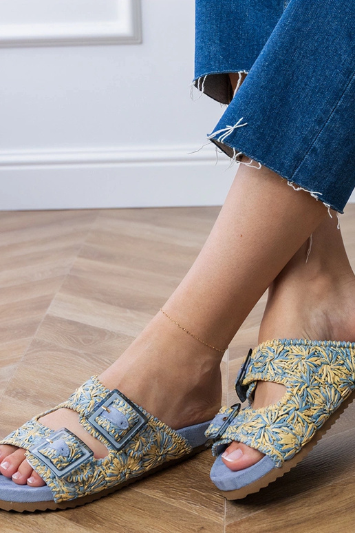 Zilas adīts čības ar sprādzēm uz...