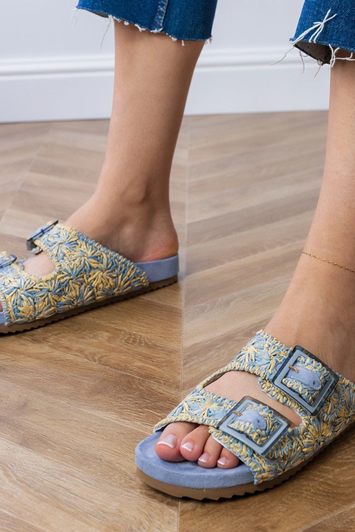 Zilas adīts čības ar sprādzēm uz...