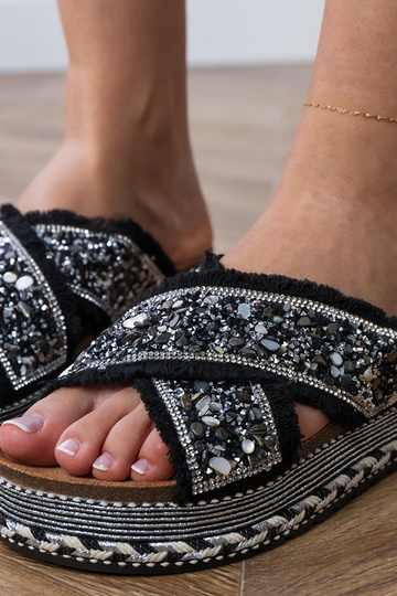 Melnas čības ar cirkoniem...