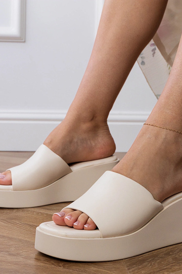 Baltas klasiskās čības uz... 2