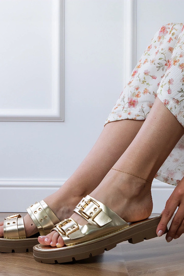 Zelta plakanie čības ar... 2